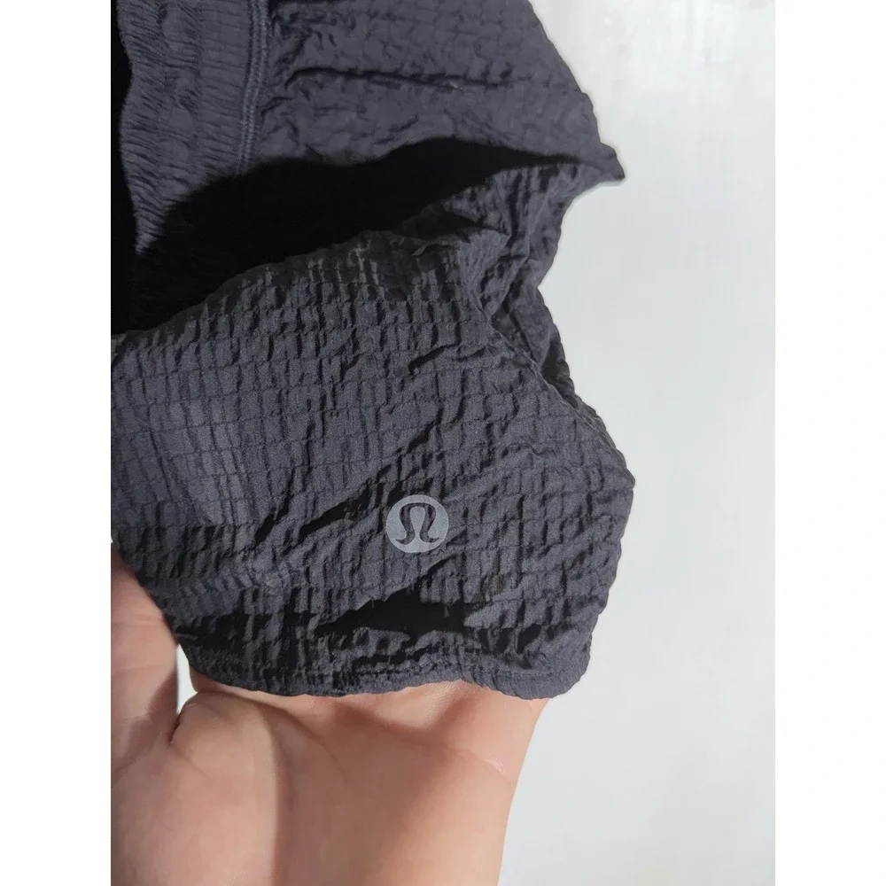 Lululemon Crinkle Nylon Relaxed Parachute Shorts XS Black